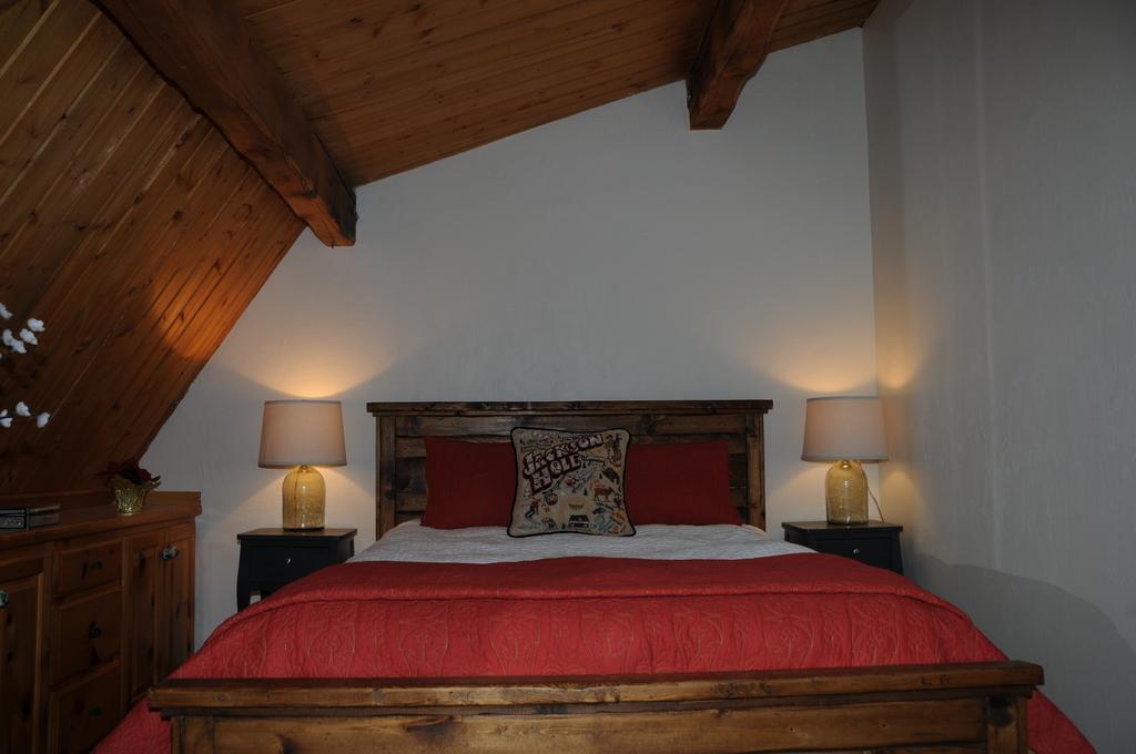 Fin And Feather Inn Victor Extérieur photo