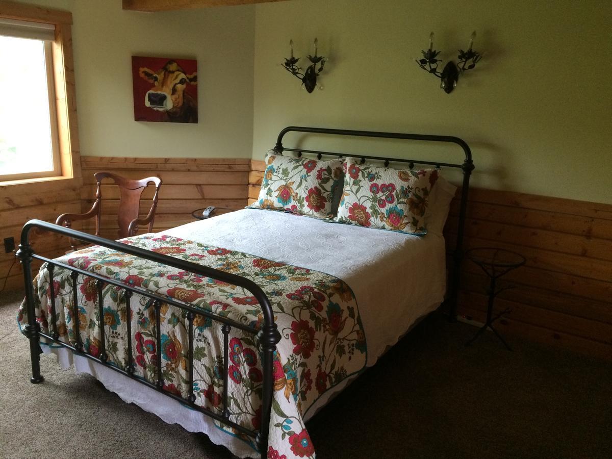 Fin And Feather Inn Victor Chambre photo
